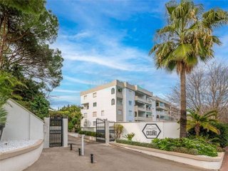 Piso en alquiler en Nueva Andalucía centro en Marbella