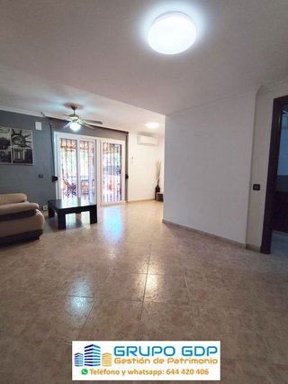 Casa adosada en alquiler en Sanlúcar la Mayor