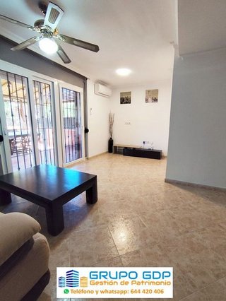 Casa adosada en alquiler en Sanlúcar la Mayor