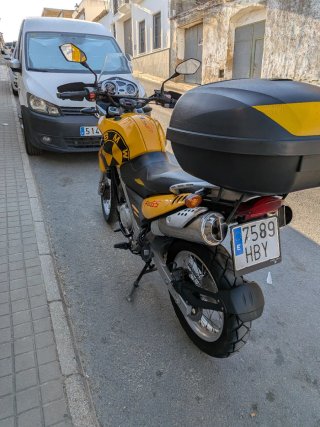 BMW F 650 GS Amarilla y Negra