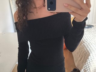 Bershka Top Negro Hombros Descubiertos