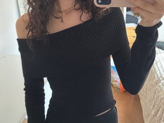 Bershka Top Negro Hombros Descubiertos