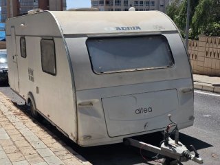 Caravana Adria Altea de 1.100 kg