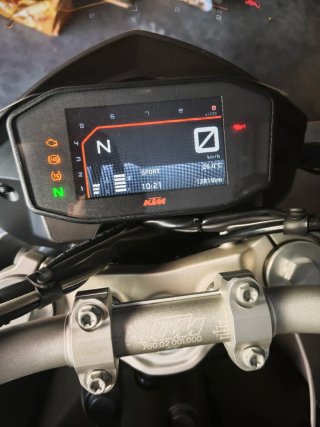 KTM 690 Duke Negra y Blanca