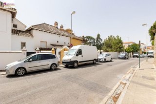 Casa adosada en venta en Crta. De la Sierra en Granada