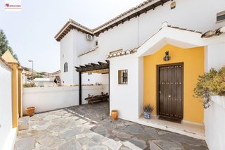 Casa adosada en venta en Crta. De la Sierra en Granada