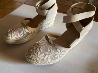 Sandalias cuña verano