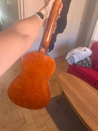 Guitarra Acústica Pequeña