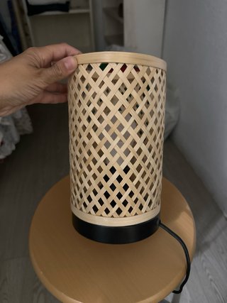 Lámpara de mesa ratán tejida