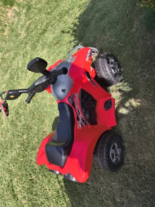 Quad a batería infantil rojo