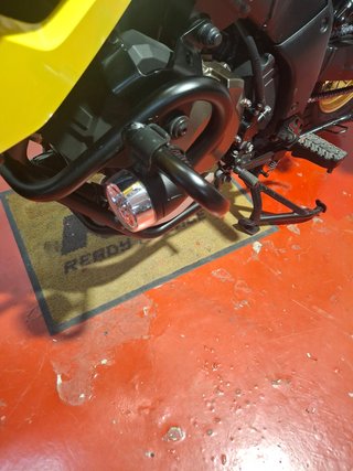 Suzuki V-Strom 1050 DE Negra y Amarilla