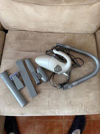 Aspirador eléctrico pequeño con accesorios