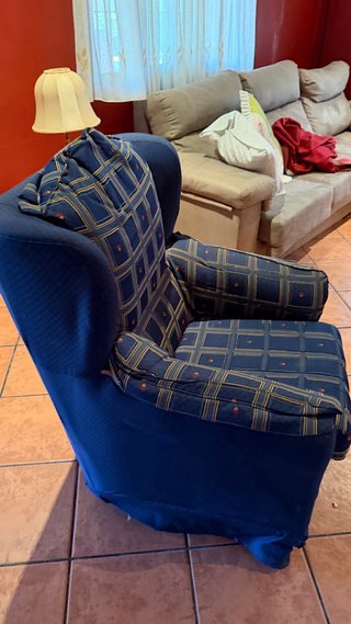 Pareja de sillones orejeros con funda