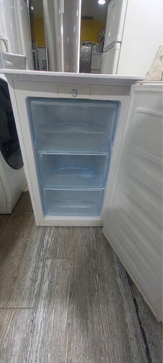 Congelador Vertical FrigeluX Blanco