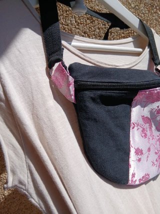 Bolso riñonera denim, seda China con aves bordadas