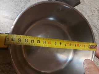 Pentola piccola acciaio inox con coperchio.