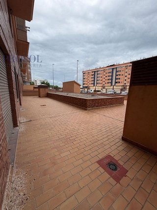 Local comercial en venta en Piscinas en Villarreal