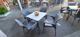 Sillas y mesas para bares y/o restaurantes