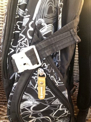 Mochila Gremond Negra con Estampado de Corazones