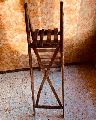 Scala vintage pieghevole in legno di design