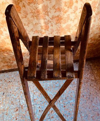 Scala vintage pieghevole in legno di design