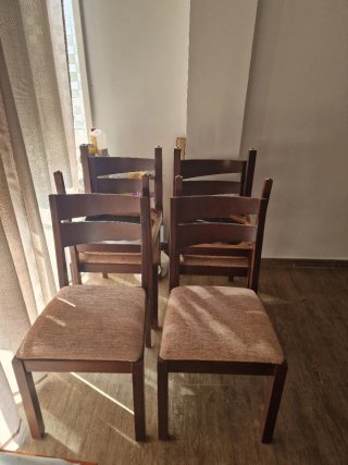 Mesa de roble y 6 sillas de madera