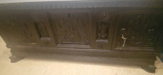 Baúl antiguo madera maciza tallada