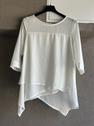 Maglia bianca a strati