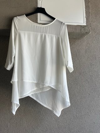 Maglia bianca a strati