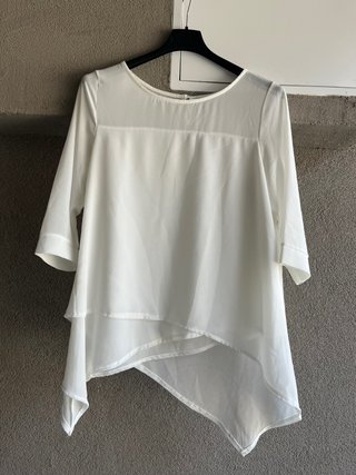 Maglia bianca a strati