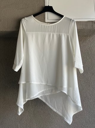 Maglia bianca a strati