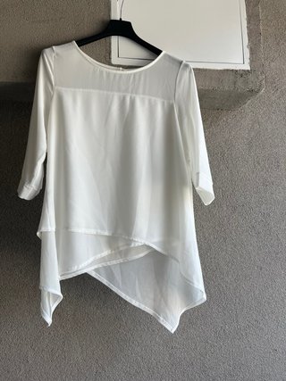 Maglia bianca a strati
