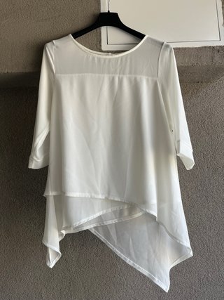 Maglia bianca a strati
