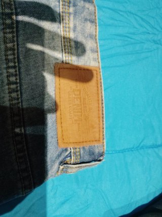 Guess Pantalón Corto Vaquero Roto Talla M