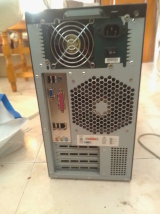 PC Torre procesador Intel i3 con  8 GB RAM