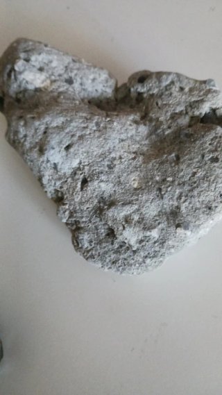 Ossidiana,pietra pomice e lava solidificata