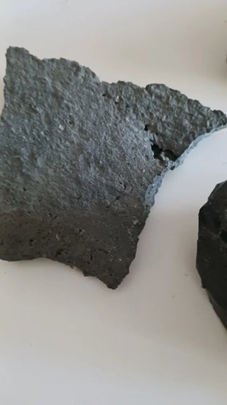 Ossidiana,pietra pomice e lava solidificata