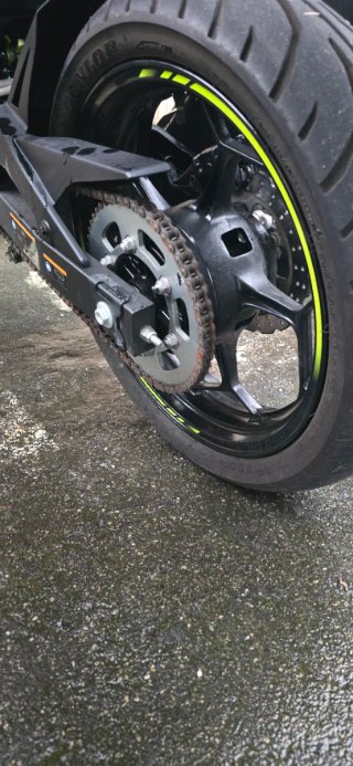 Moto kawasaki Z125 gris y Verde Poco Uso