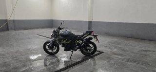 Moto kawasaki Z125 gris y Verde Poco Uso