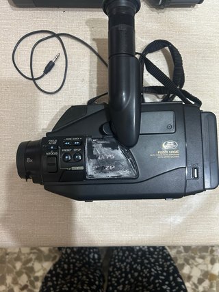 Videocámara Sanyo con accesorios