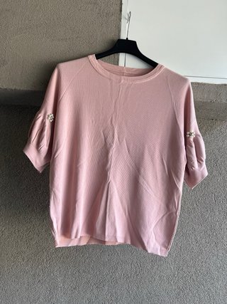 Magliettina rosa con perle