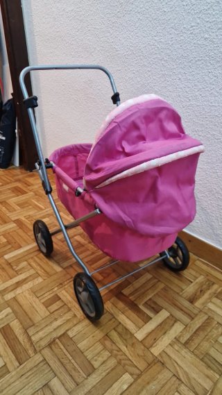 Carro de muñecas rosa