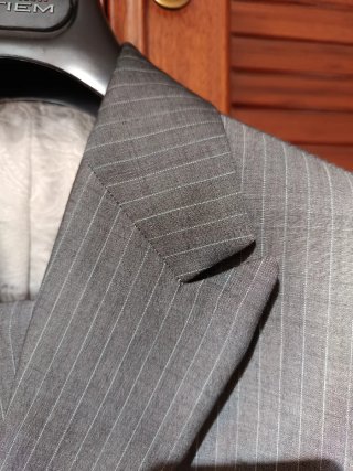 Traje de raya gris