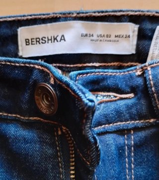 Pantalón pitillo Bershka azul