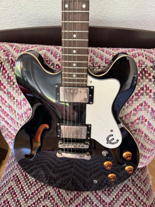 Guitarra eléctrica Epiphone Dot Negra ES-335