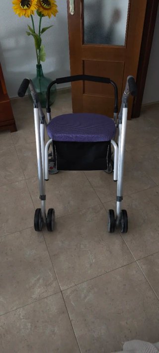 Andador Plegable con Asiento y Bolsa