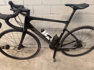 Bicicleta de carretera Giant Negra 2023