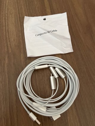 Composite AV Cable Apple