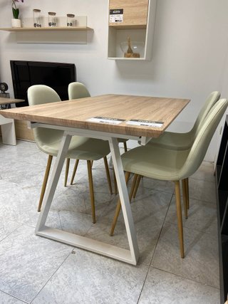 Mesa extensible madera y 4 sillas nórdicas nueva