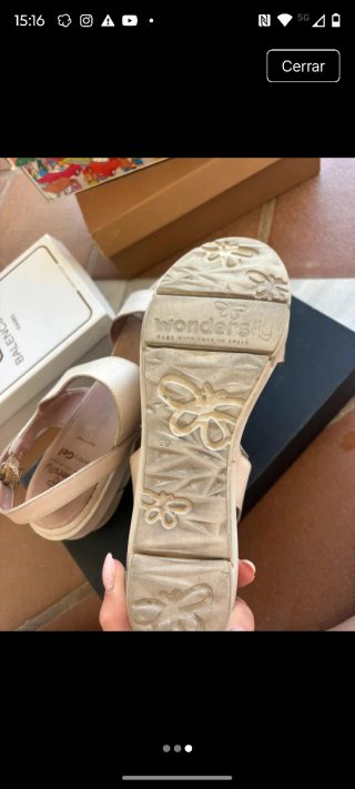 Sandalias cuña piel beige/blanco